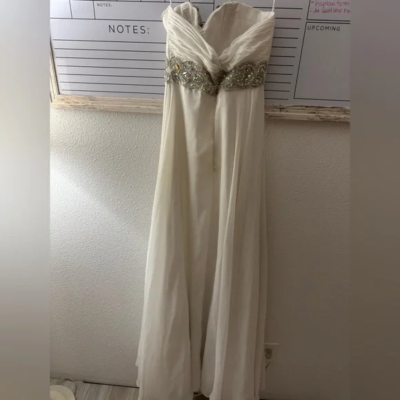 Straplesss prom dress - Picture 3 of 4